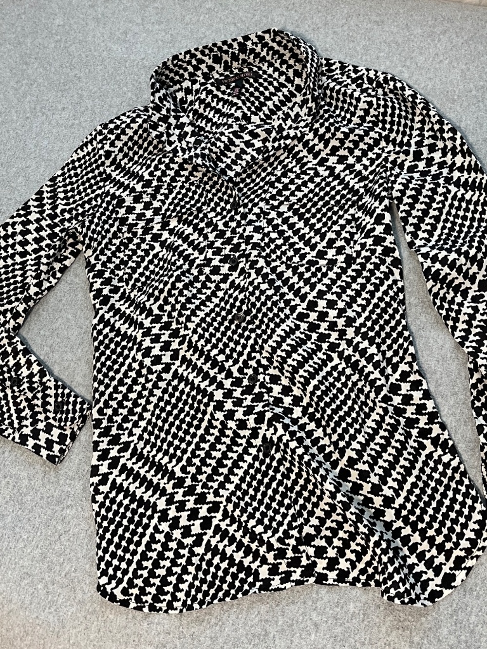 Victorias Secret Silk Button Top XS Button Front Career Office Black White